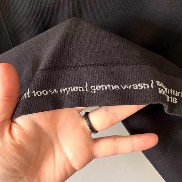 Oiselle Women’s Size Small Black Athletic Running Top Short Sleeve Crew Neck - Picture 6 of 6